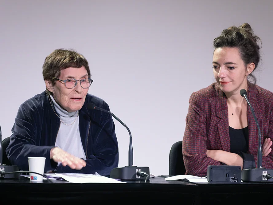 <strong>Témoignages : M<sup class="typo_exposants">me</sup> Hélène Mouchard-Zay aux côtés de M<sup class="typo_exposants">me</sup> Sophie Andrieu</strong> • photo : Rémy SALAÜN <small>© IPMF</small>