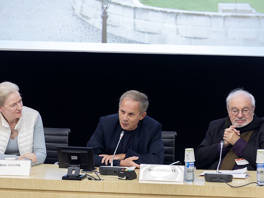 <strong>M<sup class="typo_exposants">me</sup> Sabine JANSEN, M. Jean GARRIGUES et M. Gérard BOSSUAT</strong> • photo : Rémy SALAÜN <small>© IPMF</small>