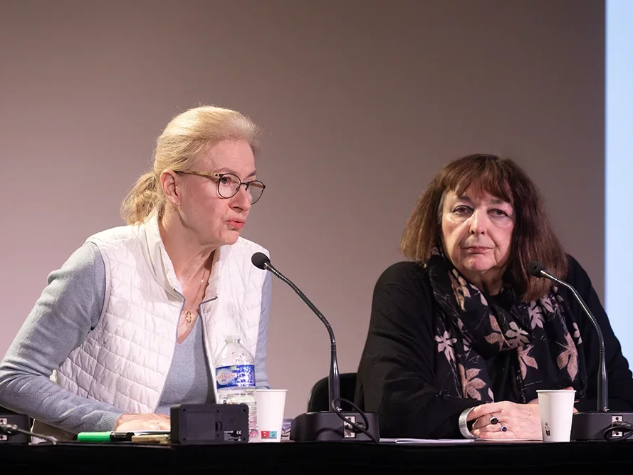 <strong>Combats de PMF : intervention de M<sup class="typo_exposants">me</sup> Sabine Jansen aux côtés de M<sup class="typo_exposants">me</sup> Françoise Chapron</strong> • photo : Rémy SALAÜN <small>© IPMF</small>