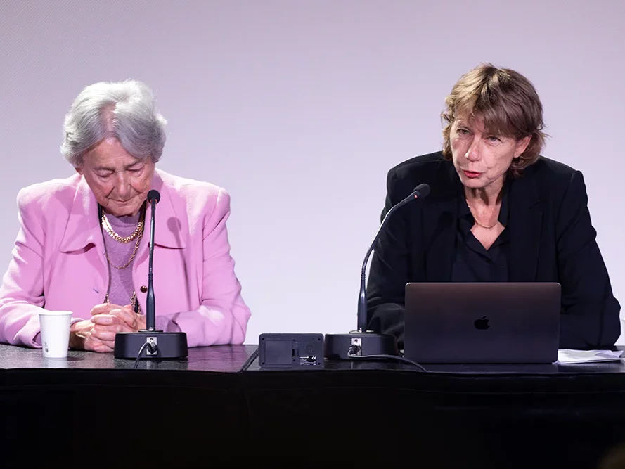 <strong>Conférence de M<sup class="typo_exposants">me</sup> Perrine Simon-Nahum aux côtés de M<sup class="typo_exposants">me</sup> Dominique Schnapper</strong> • photo : Rémy SALAÜN <small>© IPMF</small>