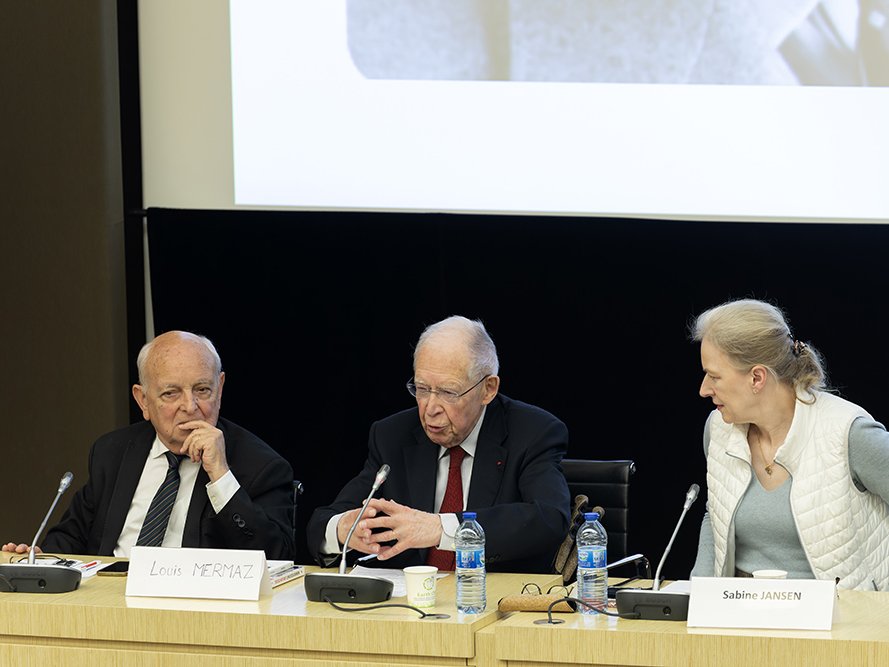 <strong>M. François LONCLE, M. Louis MERMAZ et M<sup class="typo_exposants">me</sup> Sabine JANSEN</strong> • photo : Rémy SALAÜN <small>© IPMF</small>