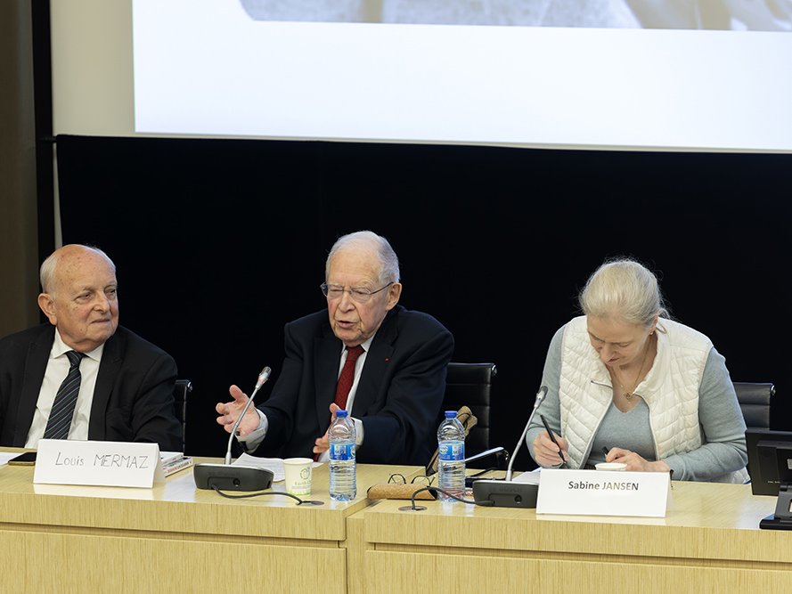 <strong>M. François LONCLE, M. Louis MERMAZ et M<sup class="typo_exposants">me</sup> Sabine JANSEN</strong> • photo : Rémy SALAÜN <small>© IPMF</small>