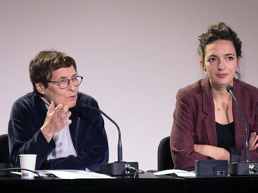 <strong>Témoignages : M<sup class="typo_exposants">me</sup> Hélène Mouchard-Zay aux côtés de M<sup class="typo_exposants">me</sup> Sophie Andrieu</strong> • photo : Rémy SALAÜN <small>© IPMF</small>